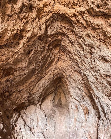 Descubriendo El Enigma Explorando La Antigua Maravilla De La Cueva