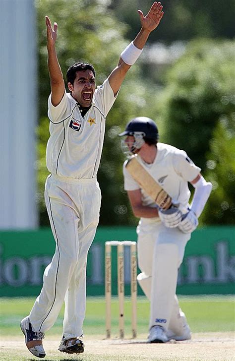 Umar Gul Appeals Successfully For An Lbw Against Iain O Brien