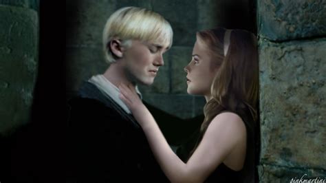 Harry Potter And Draco Malfoy Kissing