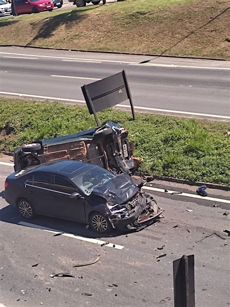 A Gazeta Acidente Perto De Viaduto Na BR 101 Deixa Um Ferido Veja