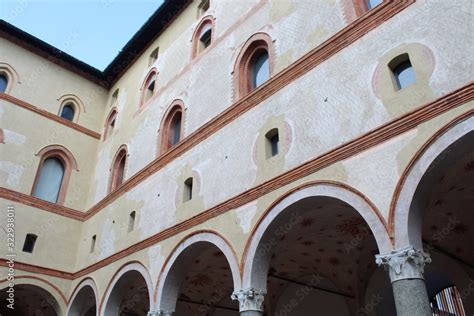 Foto De Castello Sforzesco Di Milano Cortile Della Rocchetta Do Stock