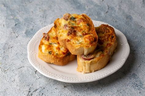 Crostini Salsiccia E Stracchino La Ricetta Dell Antipasto Caldo