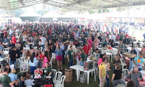 Cerca de cinco mil pessoas participam da Festa Nacional do Costelão em