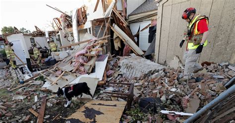 Tornado rips through Dallas, plunging tens of thousands into darkness