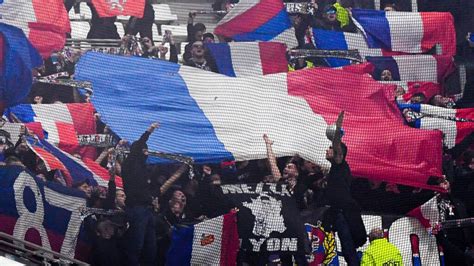 trois supporteurs lyonnais en garde à vue après les incidents racistes