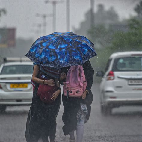 Rain Alert In Bengal মৌসুমী অক্ষরেখার সঙ্গে ঘূর্ণাবর্ত ভারী বৃষ্টির