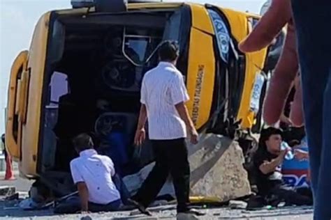 Bus Rombongan Guru Tulungagung Alami Kecelakaan Tunggal Di Tol Krian