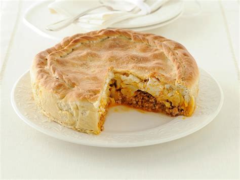 Torta salata con cavolfiore e ragù