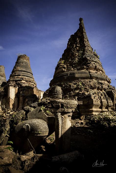 Inn Dein Pagoda Inle Lake Min Nyan Flickr