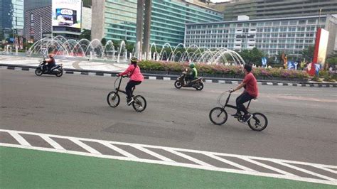 Berita Foto Masih Banyak Warga Olahraga Di Sudirman Thamrin Meski