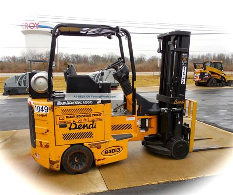 1049 Bendi Articulated Lp Powered Forklift