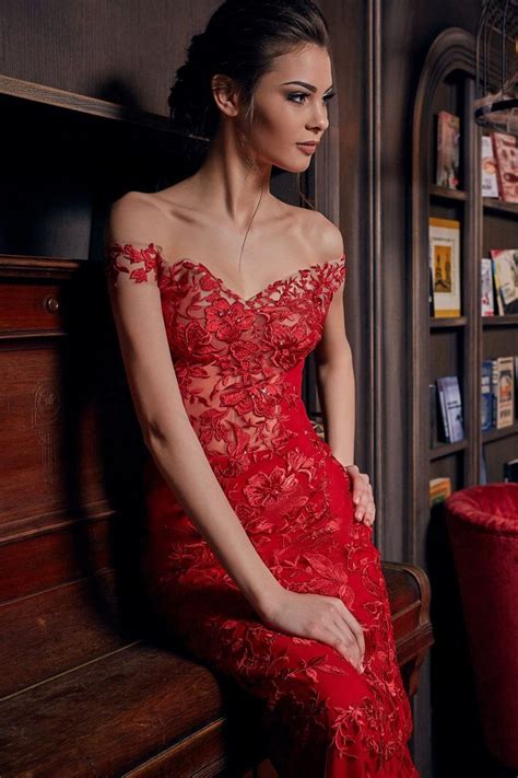 Robe de soirée longue rouge de forme sirène en dentelle avec images