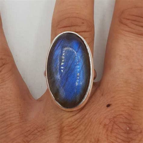 Zilveren Ring Gezet Met Ovale Cabochon Geslepen Labradoriet Mm