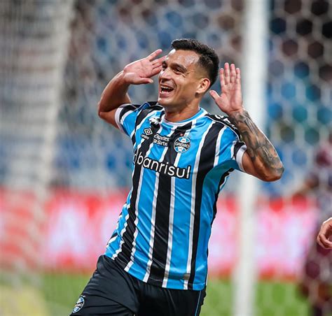 Grêmio vence o Caxias e garante vaga na final do Gauchão 2024 Ligado