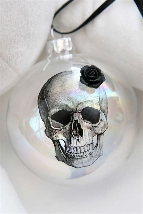 Amazing Gothic Christmas Decoration Ideas To Show Your Holiday