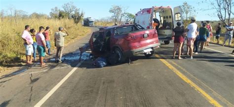 Homem morre após colisão frontal entre duas caminhonetes na BR 135 em