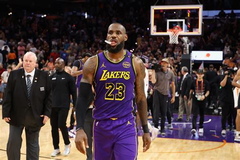 Lakers LeBron James Breaks Down Kamala Harris Endorsement Newsweek