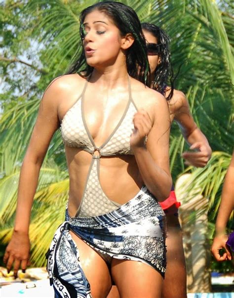 Hot South Indian Actress PRIYAMANI HD BIKINI PHOTO COLLECTION PT 2