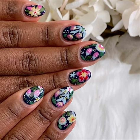 25 Short Floral Nail Ideas That Are Absolutely Adorable