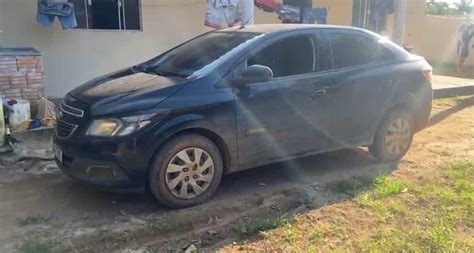 Polícia prende 3 recupera carro e caminhonete roubados em fazendas em