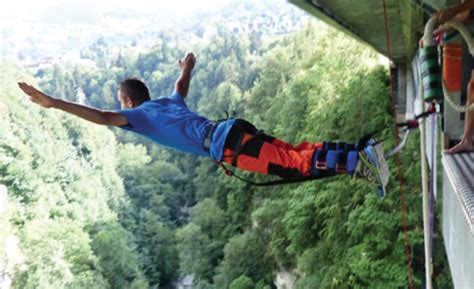 Saut à l élastique depuis le Viaduc de Saint Gervais