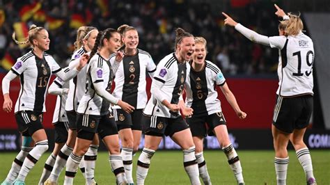 Equipe Nationale F Minine L Allemagne Gagne Contre Le Danemark Et