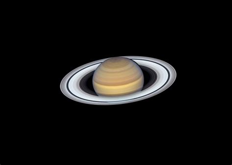 Saturn's rings shine in Hubble's latest portrait