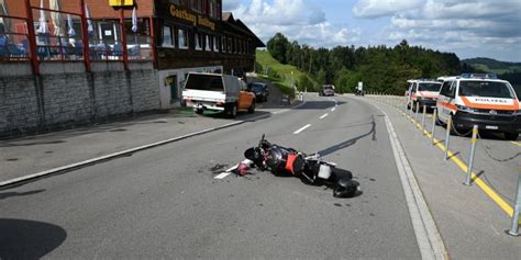 M Hlr Ti Sg Verkehrsunfall Zwischen Auto Und Motorrad Nau Ch