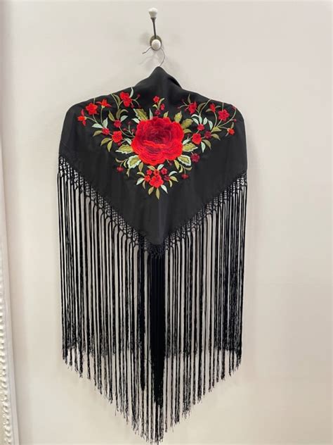 Mantoncillo Bordado Negro Y Rojo Caroly Moda Flamenca