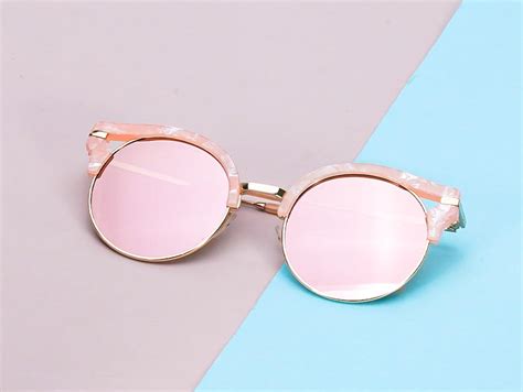 Betty - Round Pink Sunglasses for Men & Women