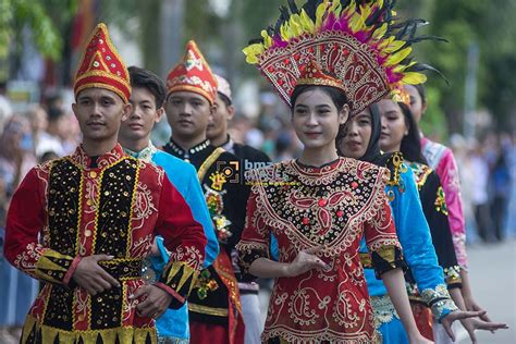 Keragaman Budaya Ditampilkan Di Karnaval Budaya Sulteng Beritapalu