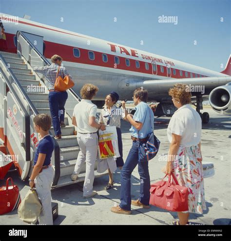 Flugpassagiere Hi Res Stock Photography And Images Alamy