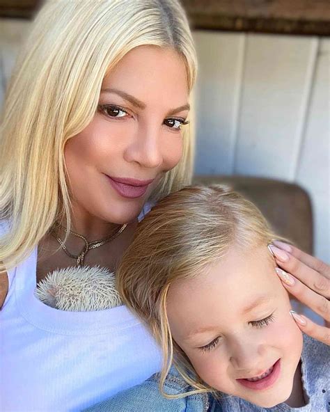 Tori Spelling Peed In Her Son’s Diaper While Stuck In Traffic