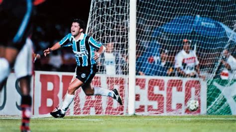 Há 30 anos Grêmio LIQUIDOU o Atlético MG em tarde inspirada de Carlos