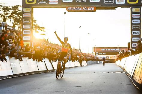 Superprestige Wout van Aert s offre Mathieu van der Poel à Zolder