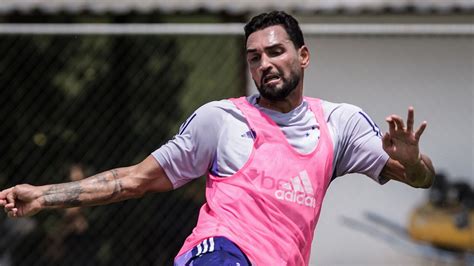 Gilberto Se Acerta O Cruzeiro E Contrato Do Atacante Ser Rescindido