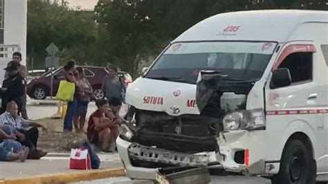 Fuerte Choque En Mérdia Combi Y Auto Involucrados