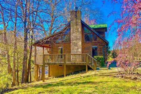 Riverfront Farm Cabin in Sevierville, Tennessee