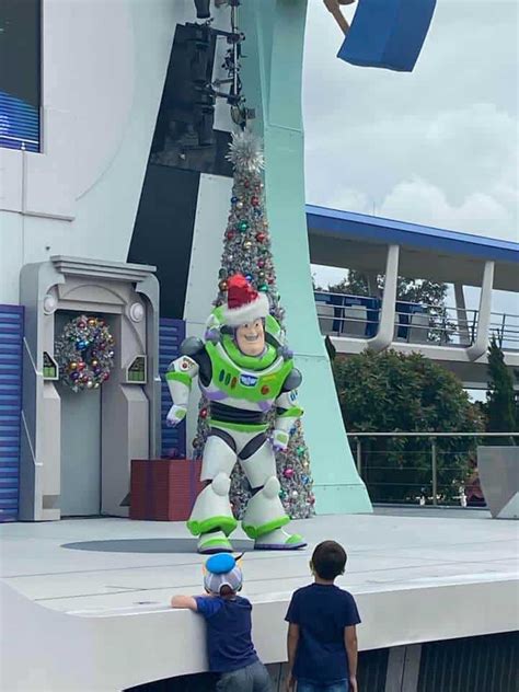 Surprise! Buzz Lightyear Brings Holiday Cheer to Tomorrowland - Inside ...