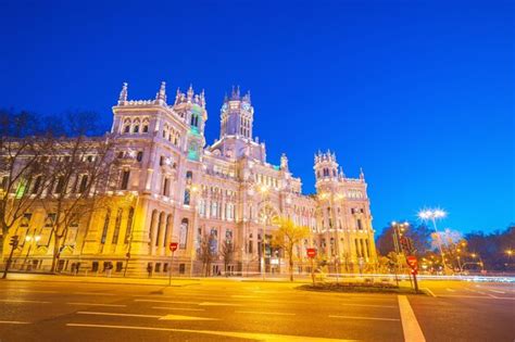 Premium Photo Spains Metropolis At Sunset Showing The Madrid Skyline