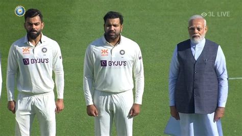 Watch: PM Modi sings national anthem passionately with Rohit, Kohli ...