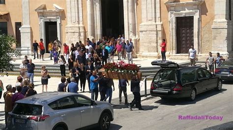 Folla Commossa Al Funerale Del Vicesindaco Franco La Porta