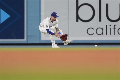 Seager Hits 3 Run Homer In Return To Dodger Stadium Rangers Win 3 2 As Pages Thrown Out At Plate