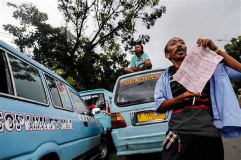 Para Sopir Pertanyakan Izin Operasi Angkot Di Tanah Abang