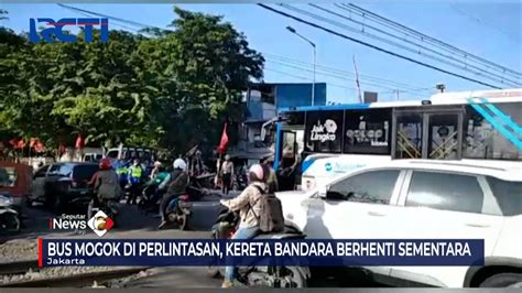 Diduga Kurang Perawatan Bus Transjakarta Mogok Di Tengah Perlintasan