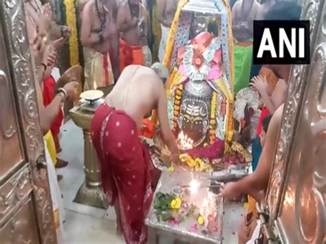 Diwali Rituals at Mahakaleshwar: Devotees Throng for Bhasma Aarti | Headlines