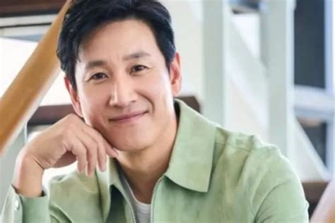 TRAGIS Profil Dan Biodata Lee Sun Kyun Aktor Film Parasite Dan