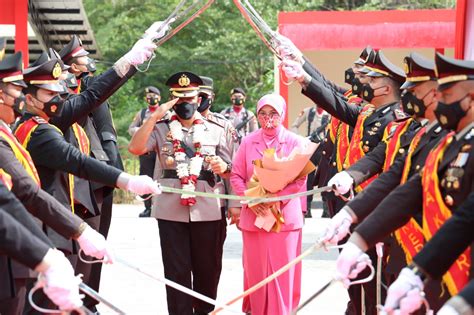 Tradisi Pedang Pora Warnai Acara Pisah Sambut Kapolresta Barelang