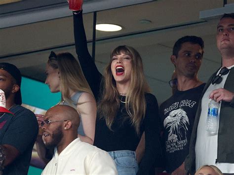 Fans think Taylor Swift went to Travis Kelce’s game as a PR move ...