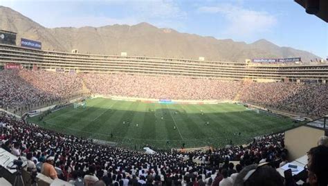 Universitario Figura Como El Club Que Más Hinchas Ha Llevado Al Estadio En El Apertura Foto